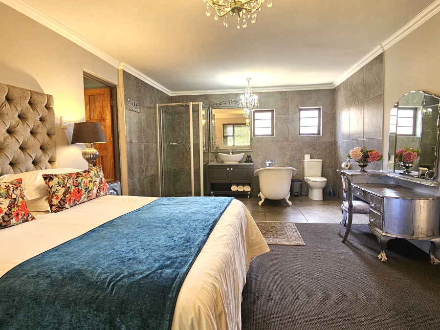 9 Bedroom Property for Sale in Wavecrest Eastern Cape